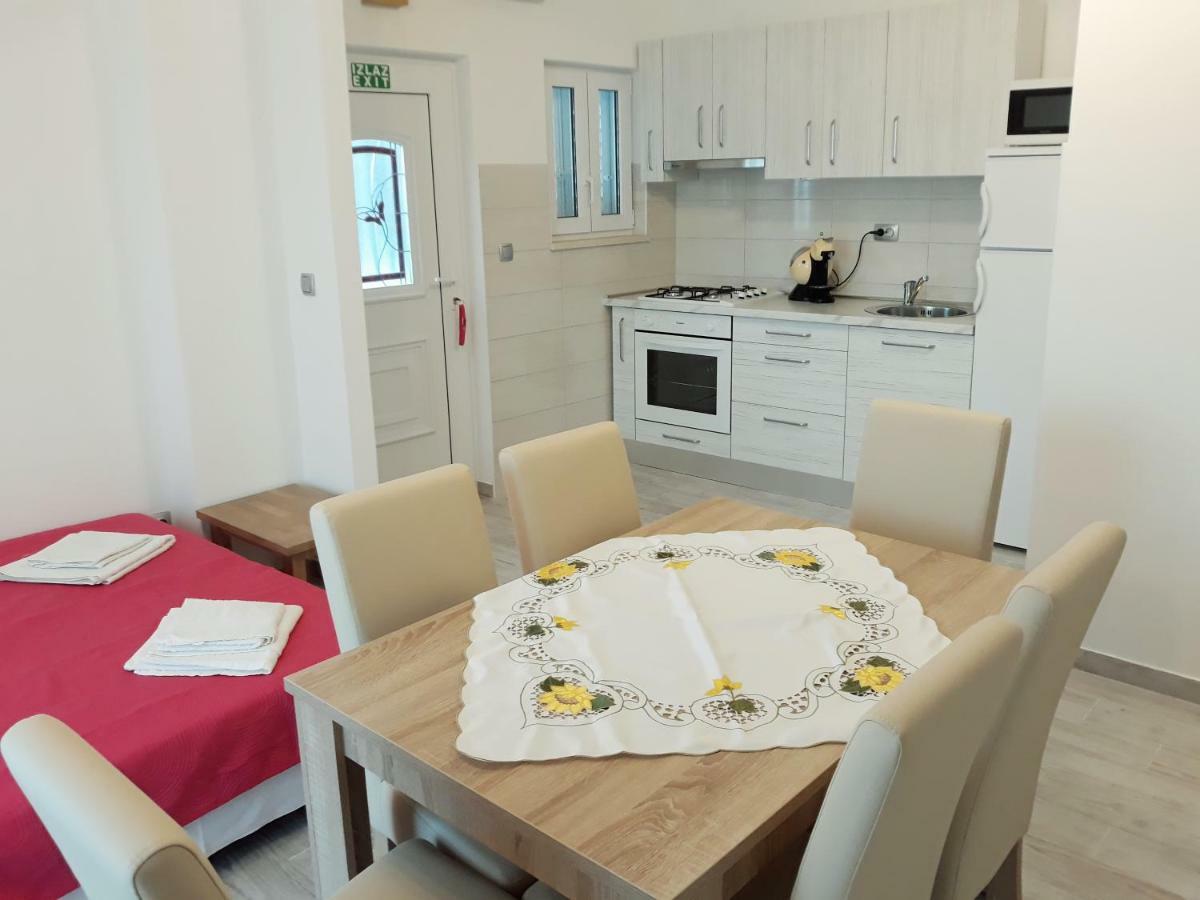 Apartmani Vinko Бол Екстер'єр фото
